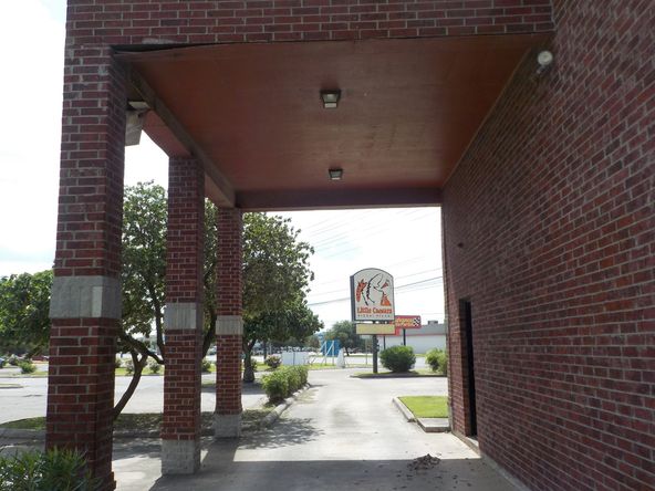 Tejon Plaza: 1601 Alton Gloor , Brownsville, TX 78526